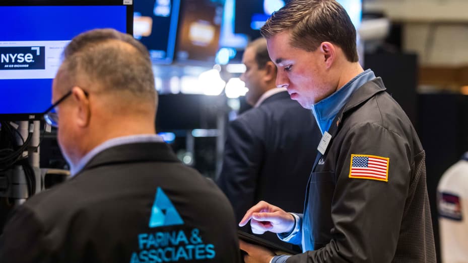 Traders on the floor of the NYSE Sept. 30, 2022.