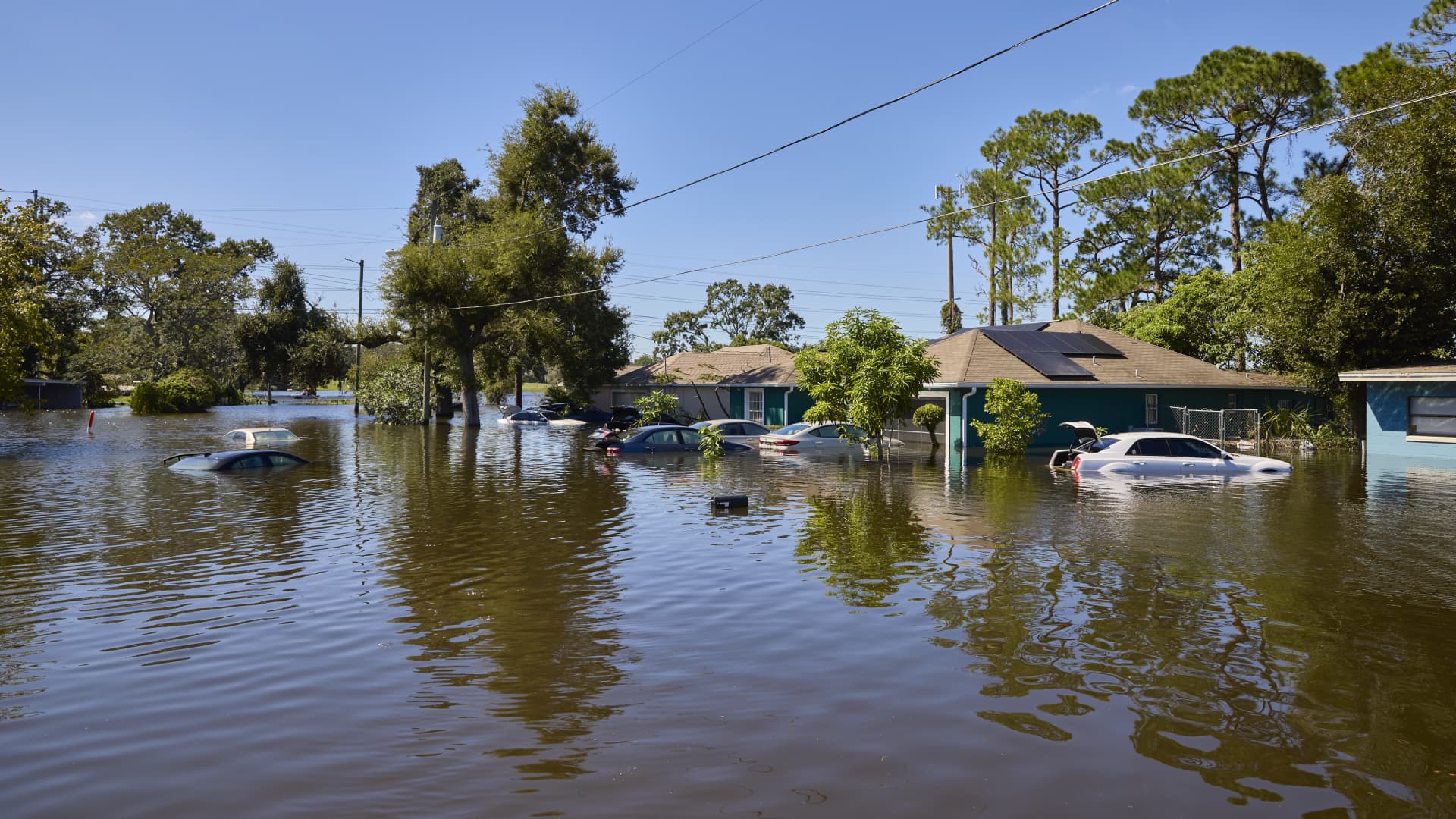 Photos show massive recovery days after Hurricane Ian hit Florida, Carolinas - CNBC