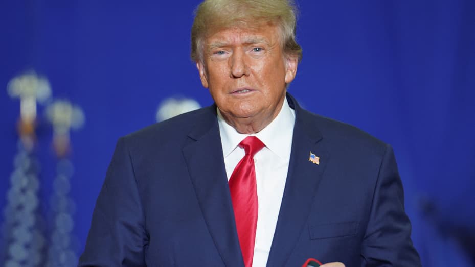 Former U.S. President Donald Trump speaks during a rally in Warren, Michigan, U.S., October 1, 2022. REUTERS/Dieu-Nalio Chery