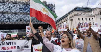 Lawmakers urge tech CEOs to do more to help Iranian protesters avoid censorship