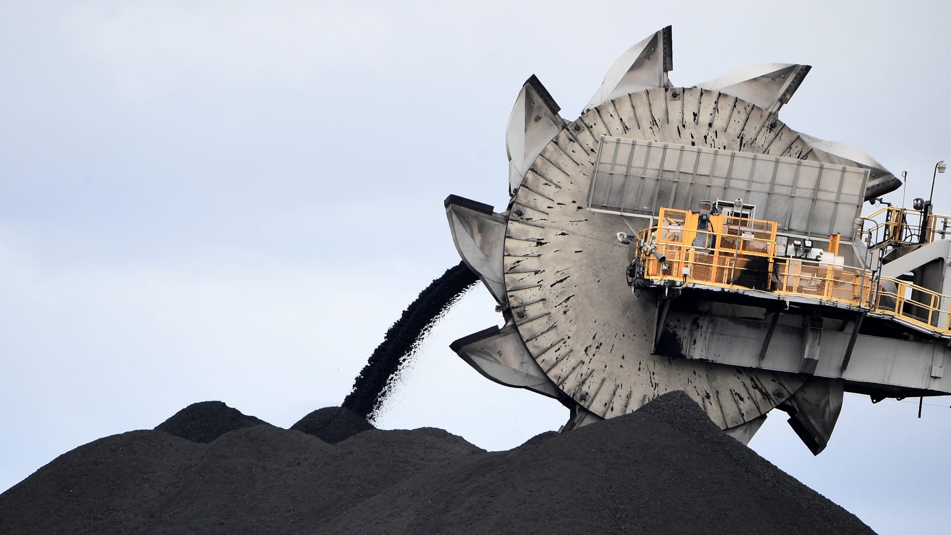 Nearly half of the coal industry is still on an expansion course in 'reckless’ mining rush