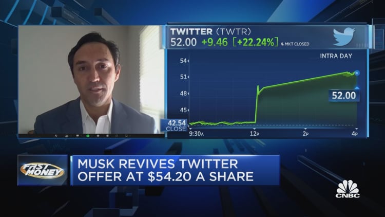 Surprise! Musk is going to honor his original bid for Twitter