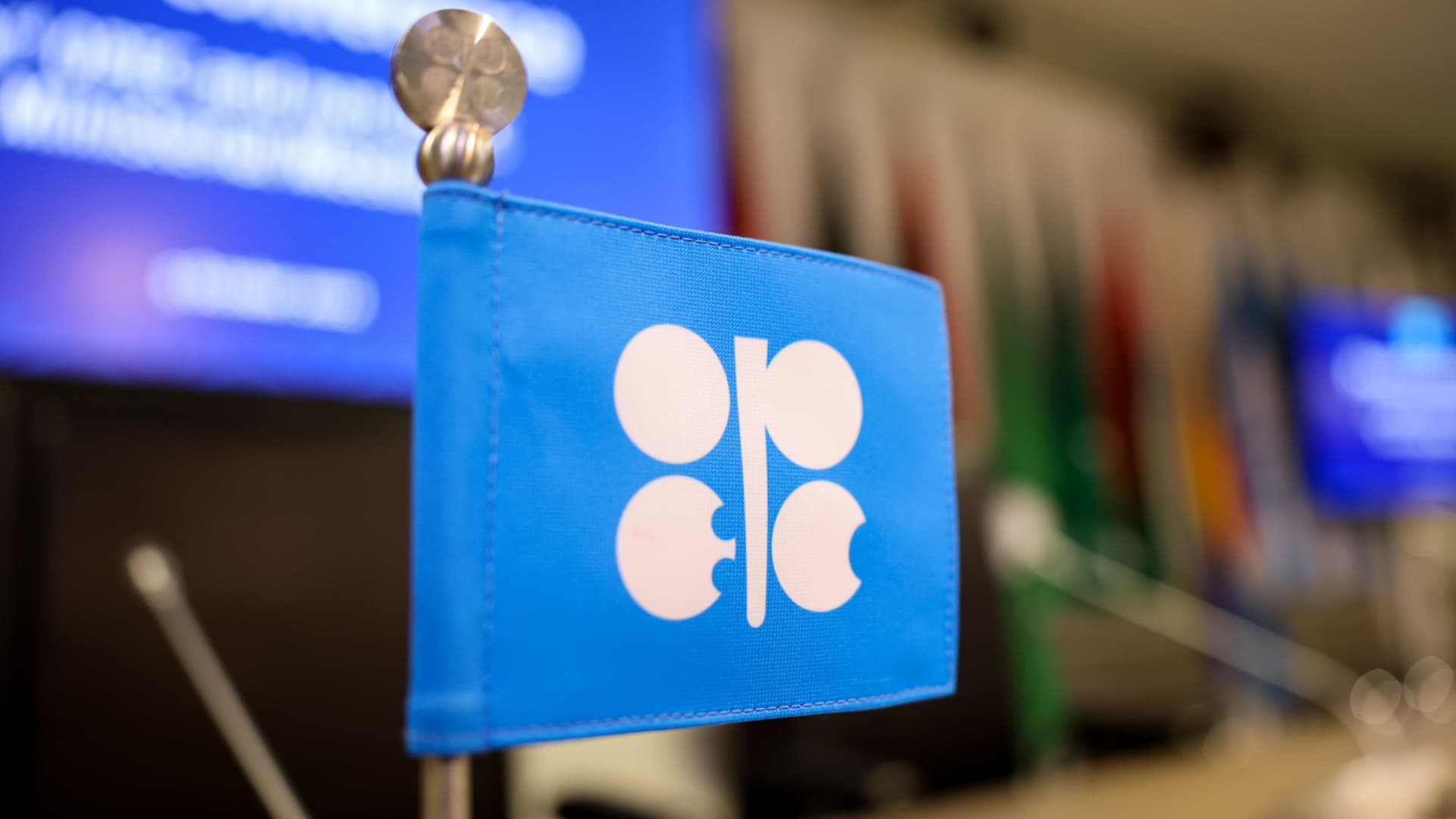 White House races to block expected OPEC+ production cut