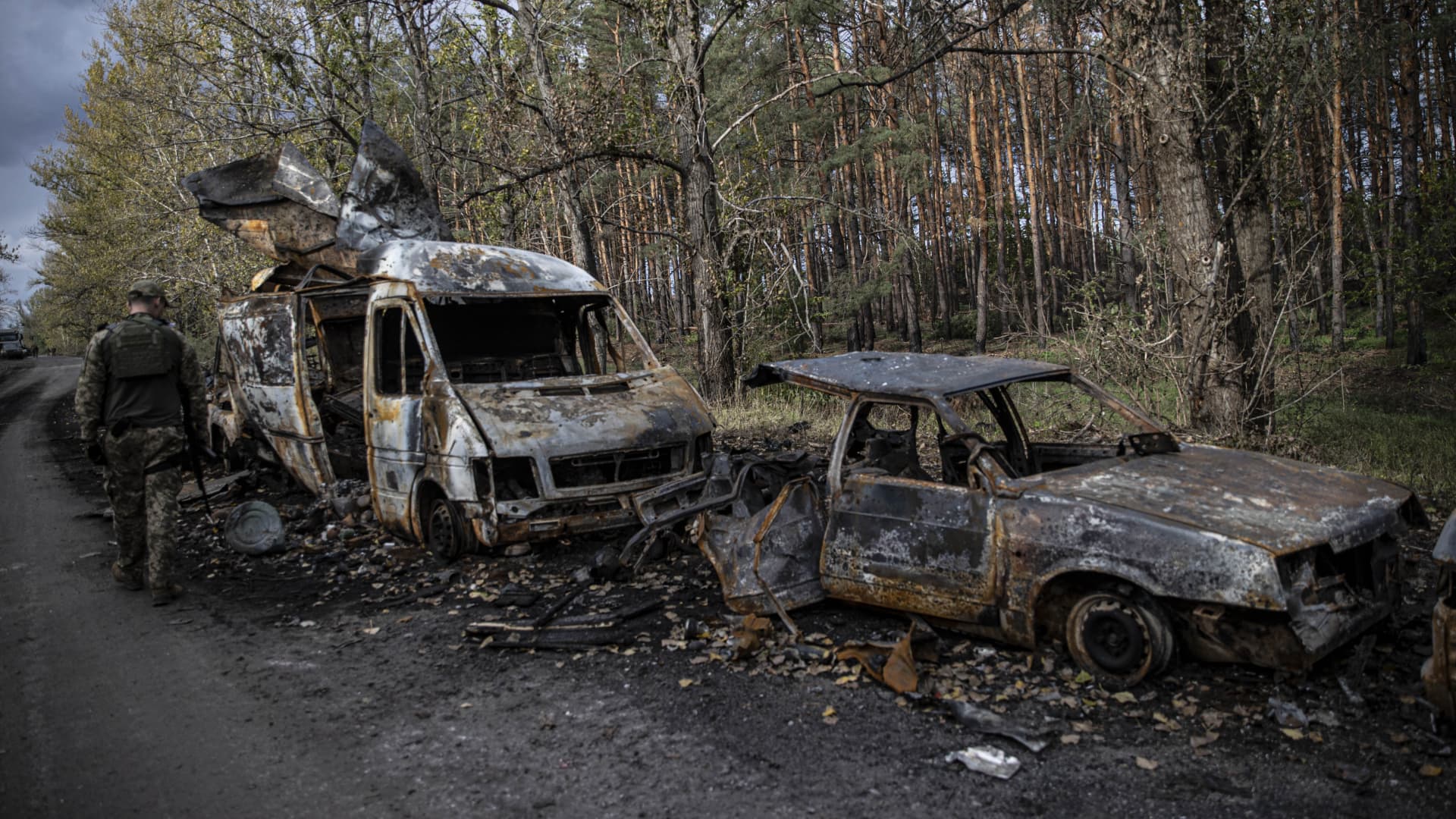 A view of damaged cars after Russian forces withdrawn from the city of Lyman in the Donetsk region (Donetsk Oblast), Ukraine on October 05, 202.