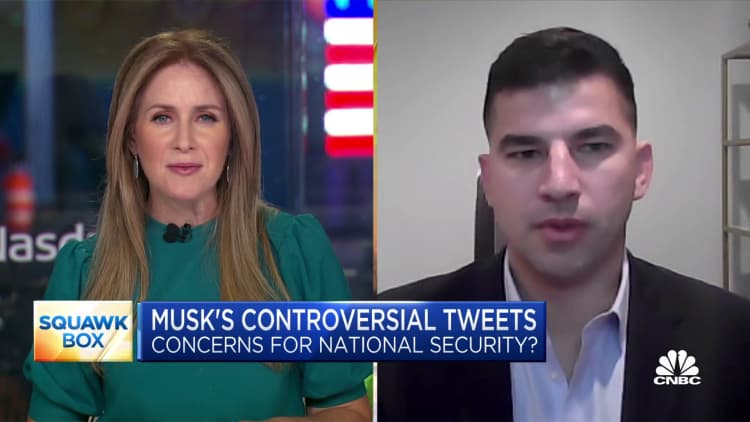 Are Elon Musk's controversial Russia-Ukraine war tweets a concern for national security?