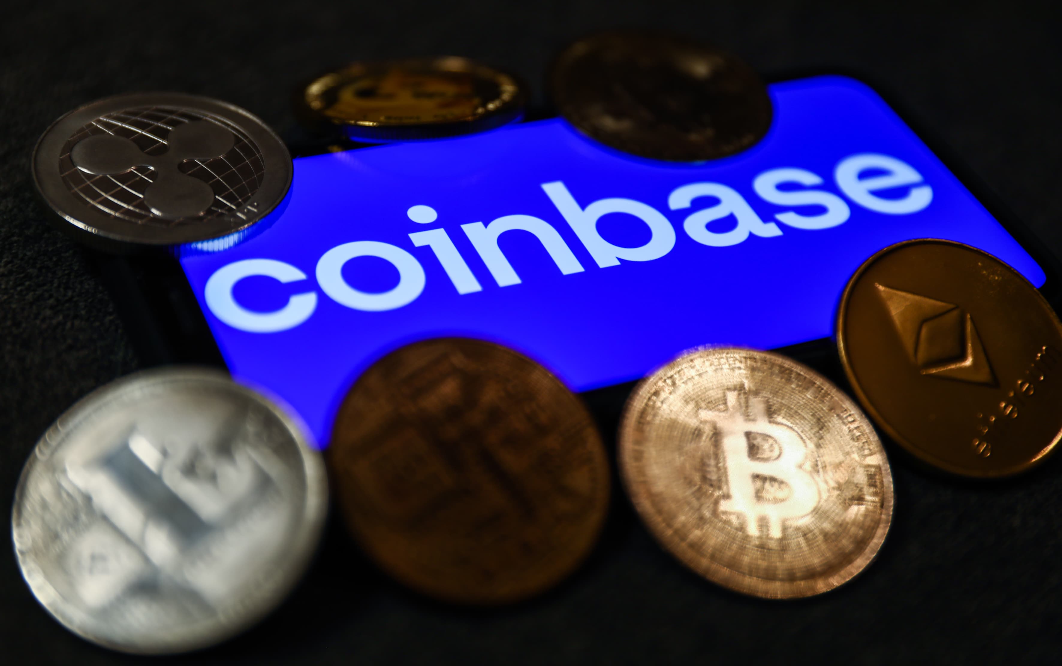 Oppenheimer says Coinbase can still surge 90% even after FTX's 'Lehman Brothers moment'