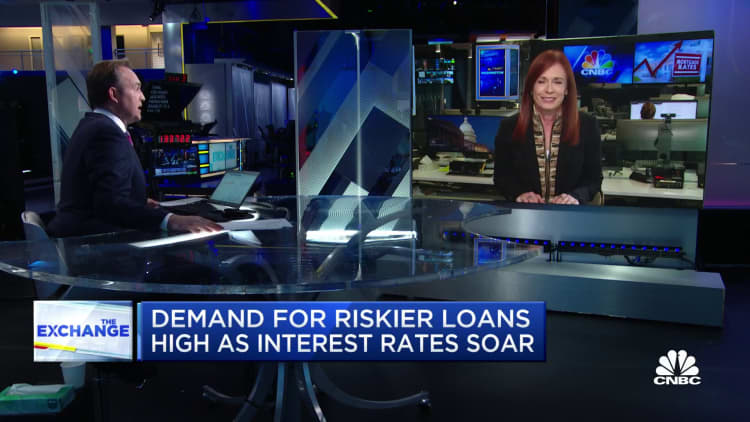Demand for riskier loans surge as interest rates soar after refinance apps fall 86% annually