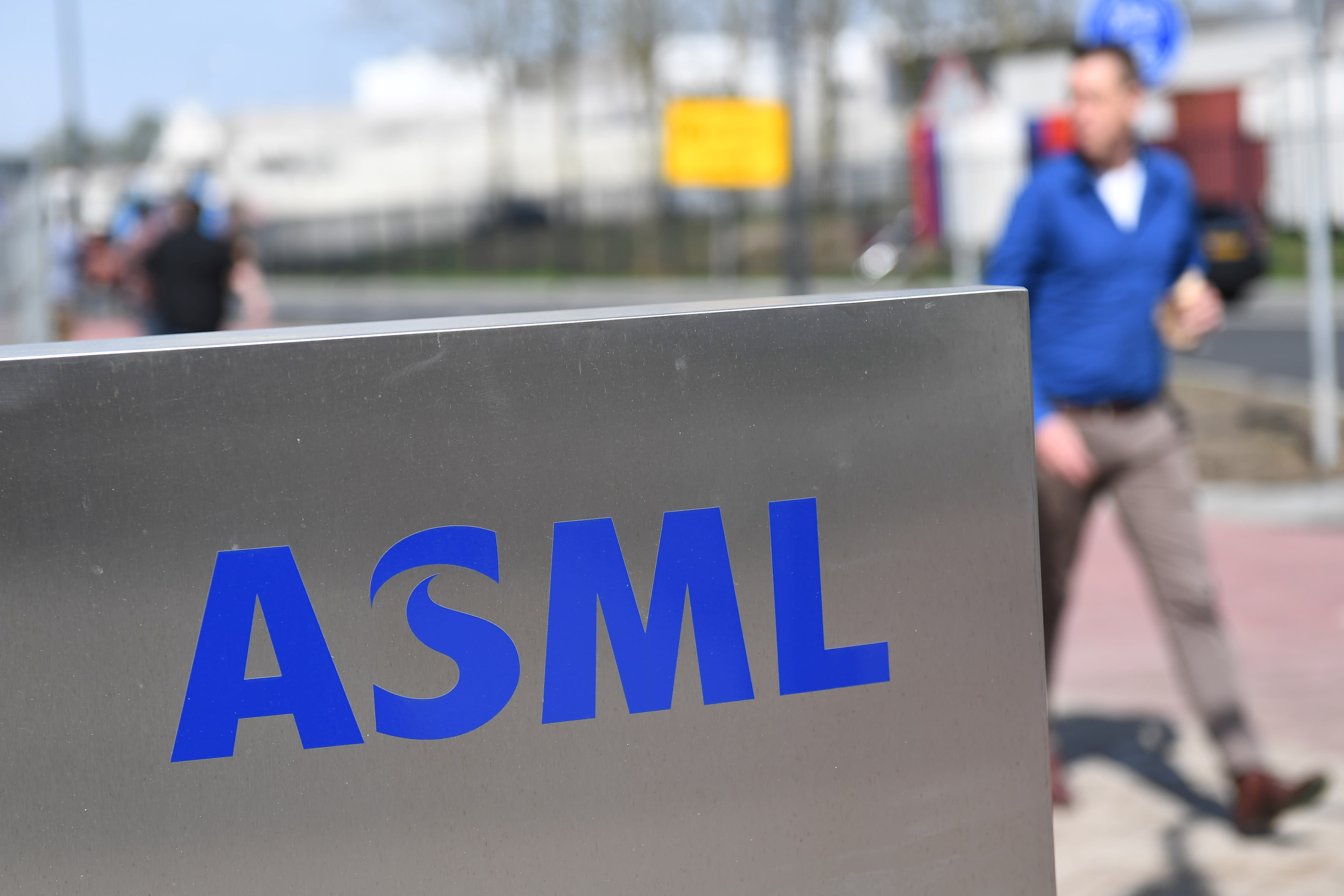 ASMLは一部の重要なチップ製造ツールの中国への輸出を禁止された