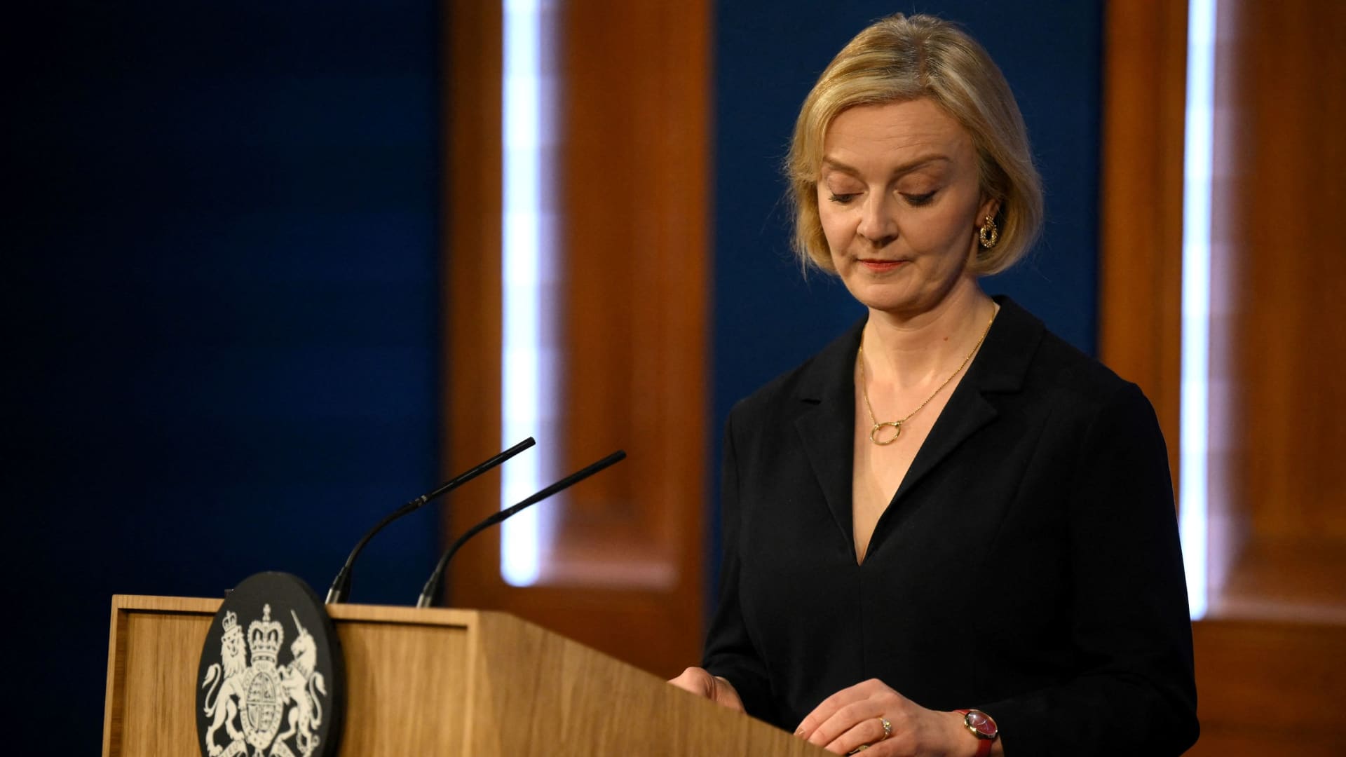 Embattled UK PM Liz Truss holds crunch talks as political crisis escalates