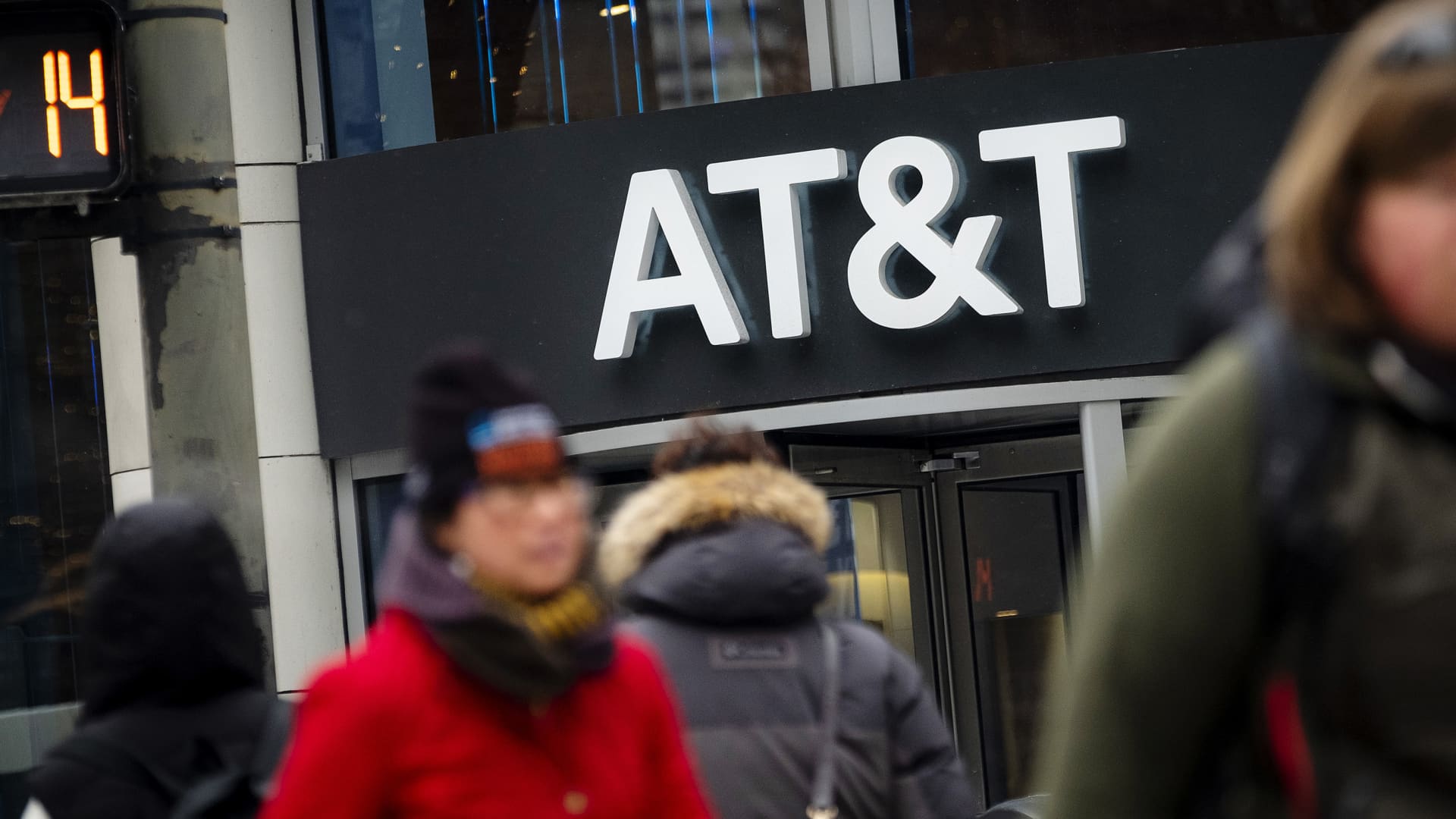 AT&T Illinois to pay $23 million to settle corruption probe related to bribing former politician