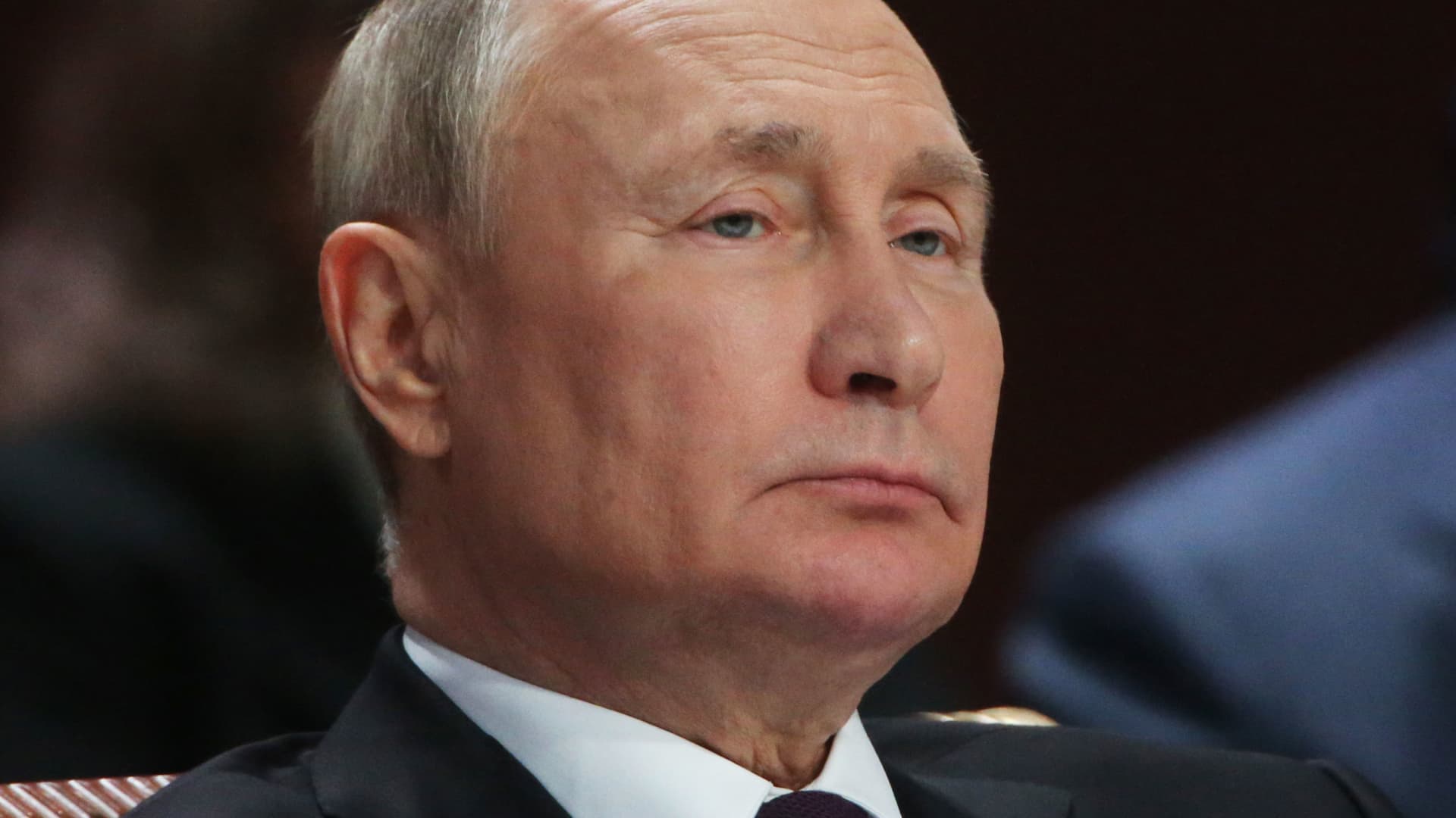 ‘Losing is not an option’: Putin is ‘desperate’ to avoid defeat in Ukraine as an..