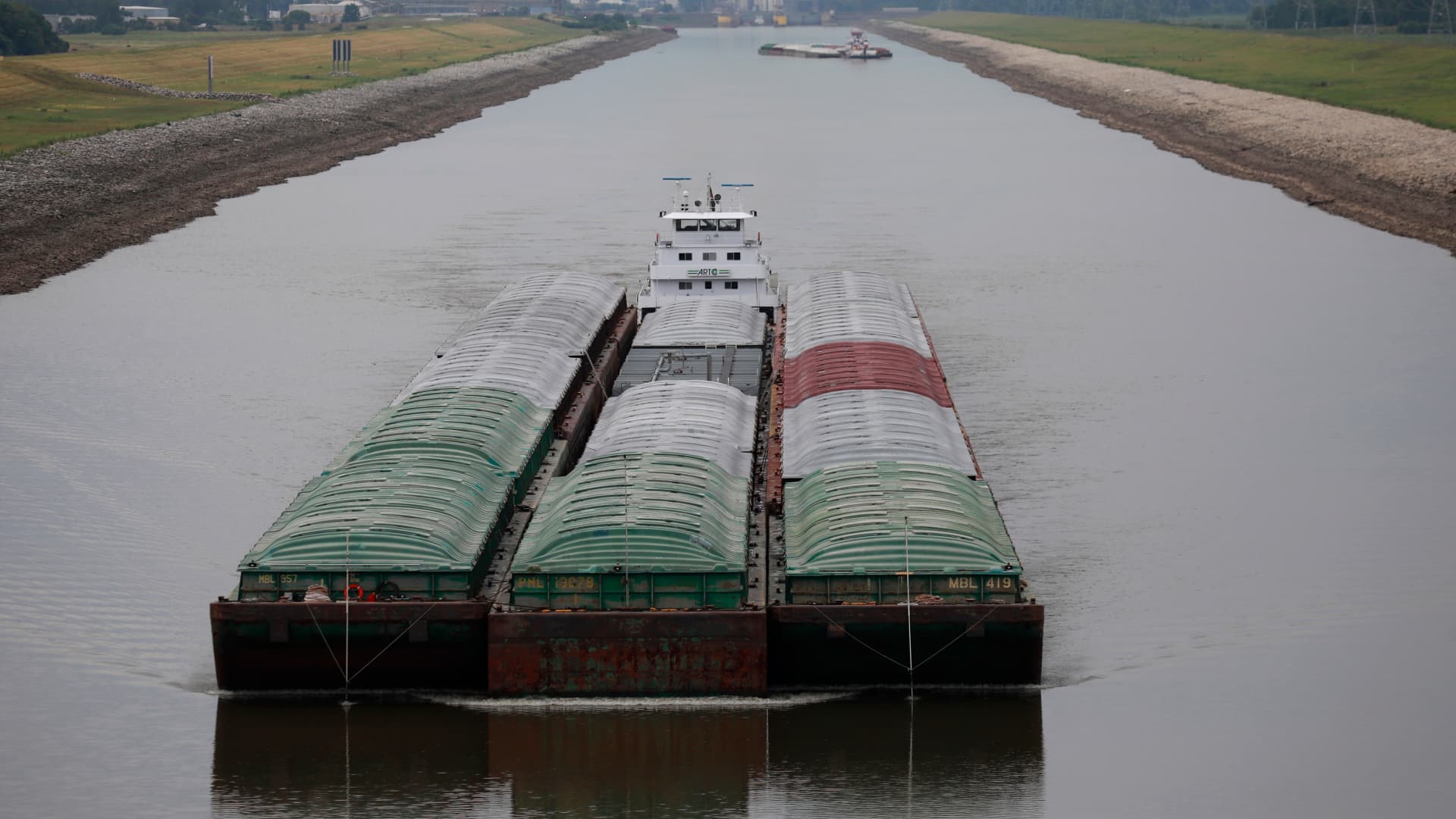 Mississippi River water woes, retail overstock trailers: Latest supply chain stresses for economy