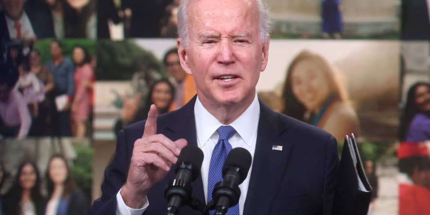 More student loan borrowers walk away from their debt in bankruptcy, Biden administration says 