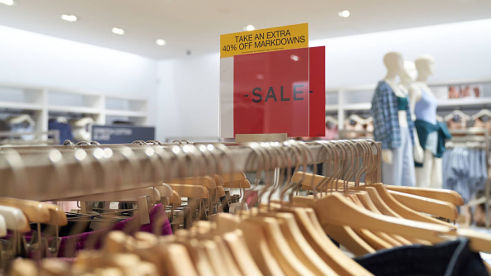 Retailers’ biggest holiday wish is to get rid of all that excess inventory