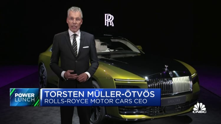 Rolls-Royce Unveils Its First Luxury SUV