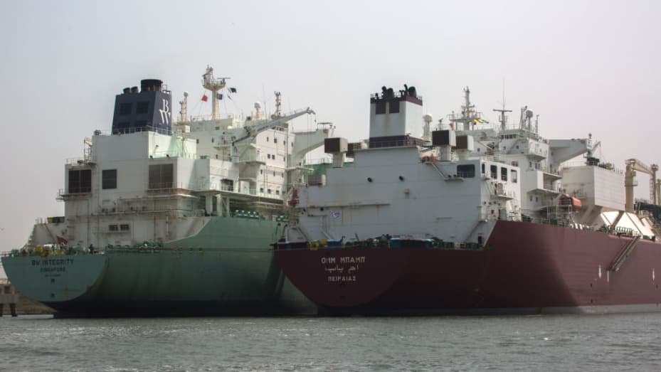 The UMM BAB liquefied natural gas (LNG) tanker and the BW INTEGRITY floating storage regasification unit (FSRU) during the ship to ship operation at Fauji Oil Terminal & Distribution Co. Ltd. in Karachi, Pakistan, on Friday, June 24, 2022. This is the third time this month that Pakistan failed to complete an liquefied natural gas (LNG) tender for July, and the countrys inability to purchase fuel threatens to exacerbate electricity shortages just as hotter weather boosts air conditioning and power demand. Ph