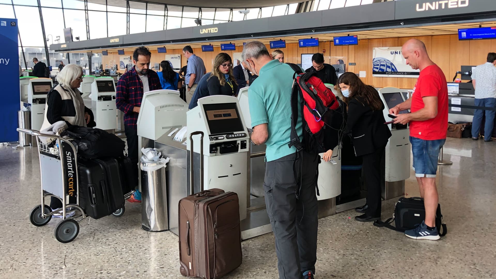 Here’s why it’s so hard to find cheap airfare this year — and why 2023 isn’t looking much better – CNBC