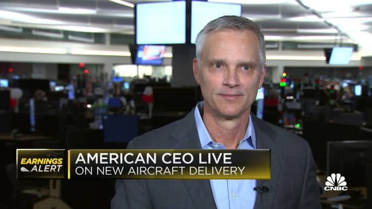Гледайте пълното интервю на CNBC с главния изпълнителен директор на American Airlines Робърт Изом относно приходите