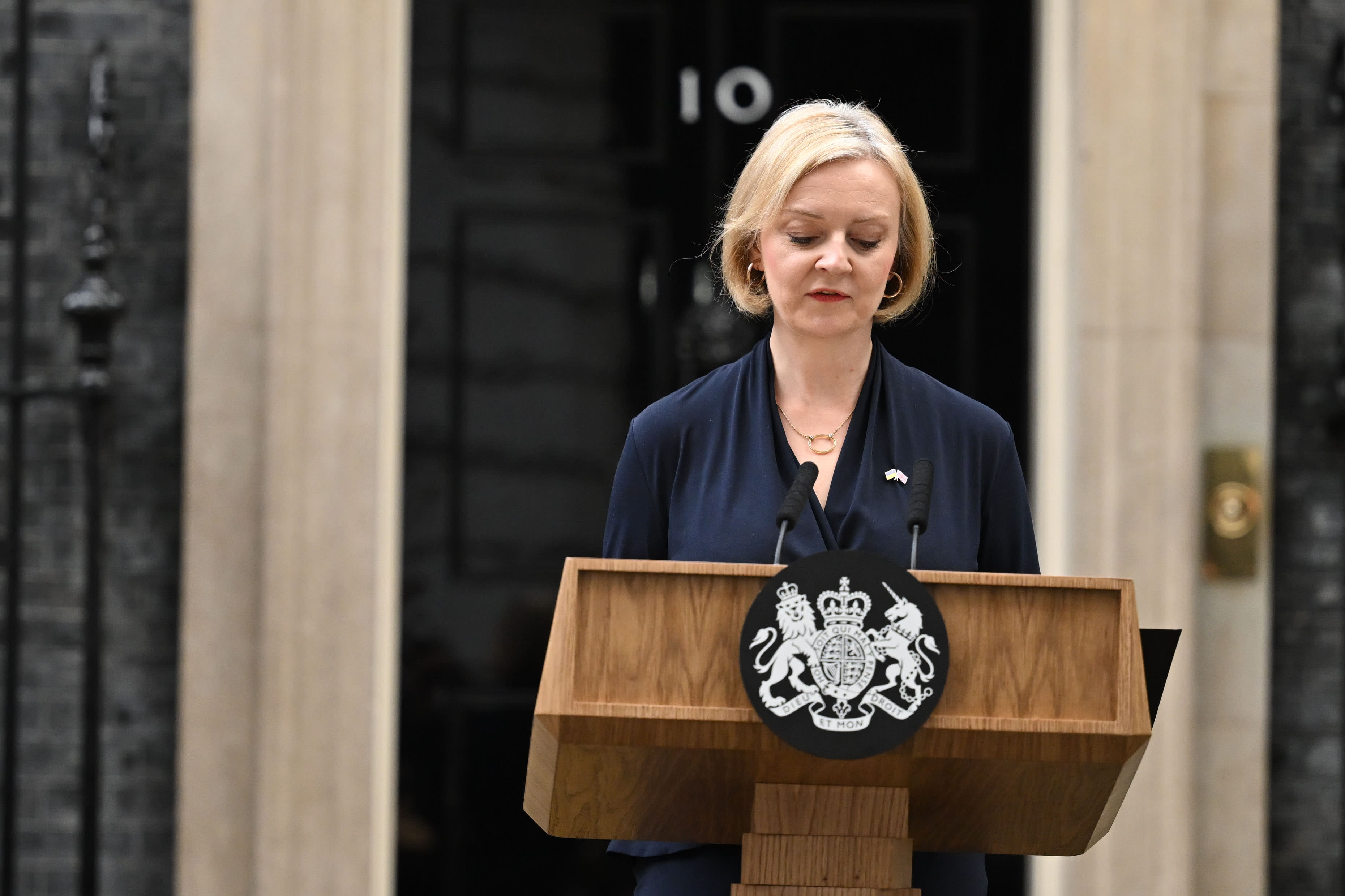 Thủ tướng Anh Liz Truss tuyên bố từ chức.