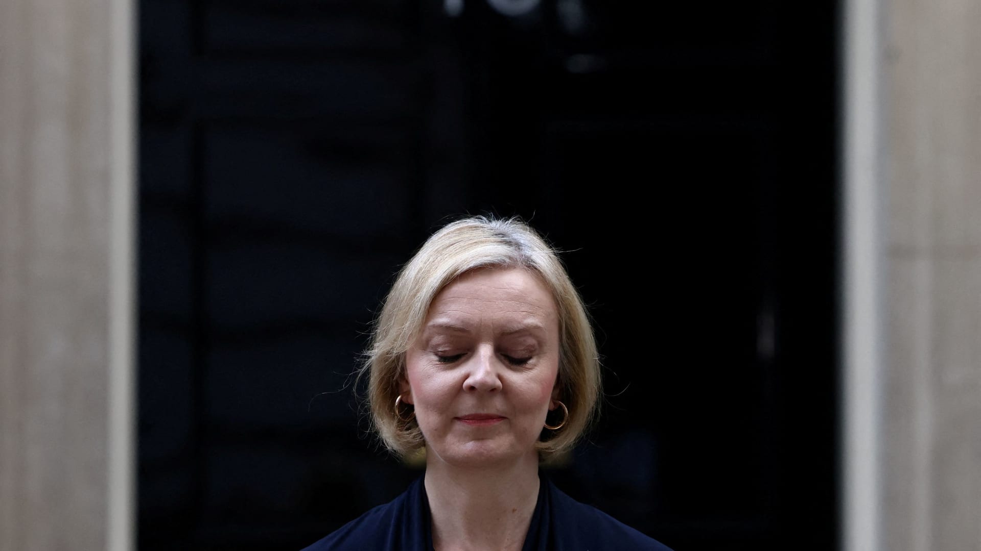Former UK PM Liz Truss is blaming the left-wing 'economic establishment' for ousting her - CNBC : Former U.K. Prime Minister Liz Truss is blaming a "powerful economic establishment" for bringing her chaotic 44-day tenure to an end last year.  | Tranquility 國際社群