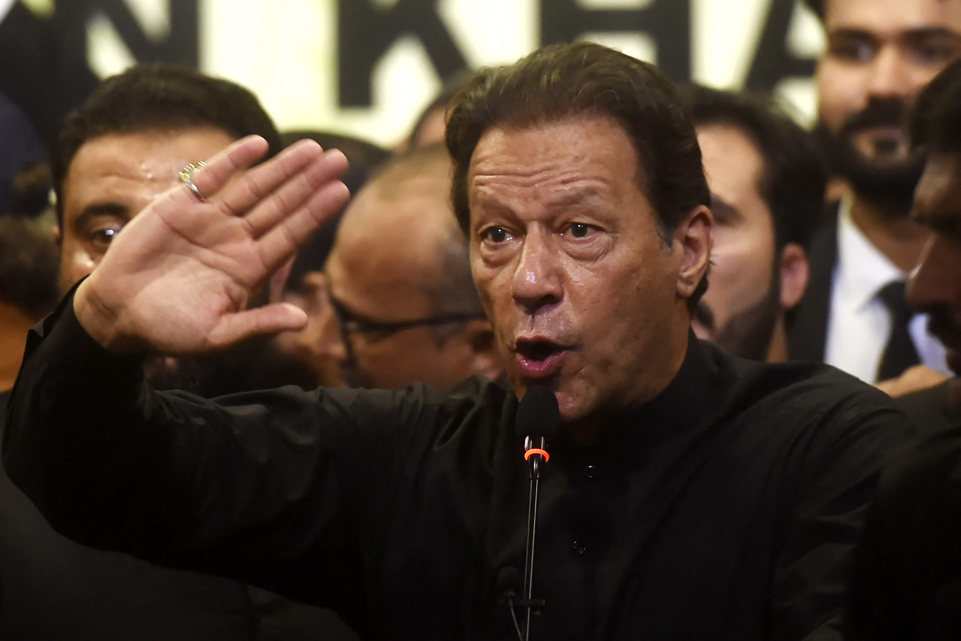 O ex-primeiro-ministro paquistanês Imran Khan foi condenado a 14 anos de prisão