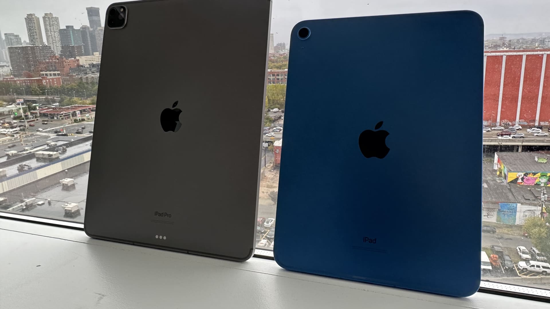 Back of 2022 iPad Pro & iPad.