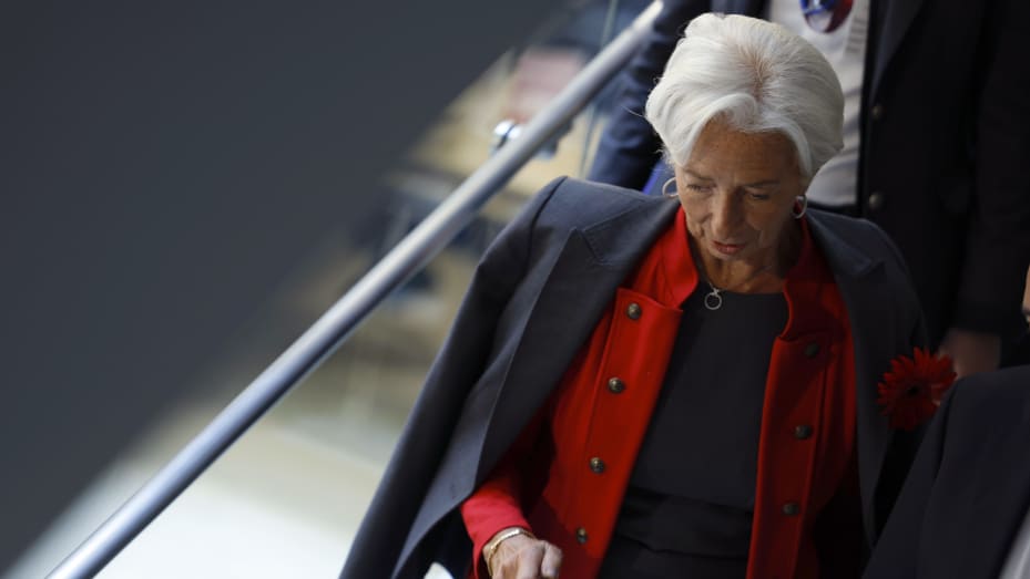 La confianza empresarial en la zona del euro volvió a caer antes de una reunión del BCE en la que se espera que la presidenta Christine Lagarde vuelva a subir los tipos.