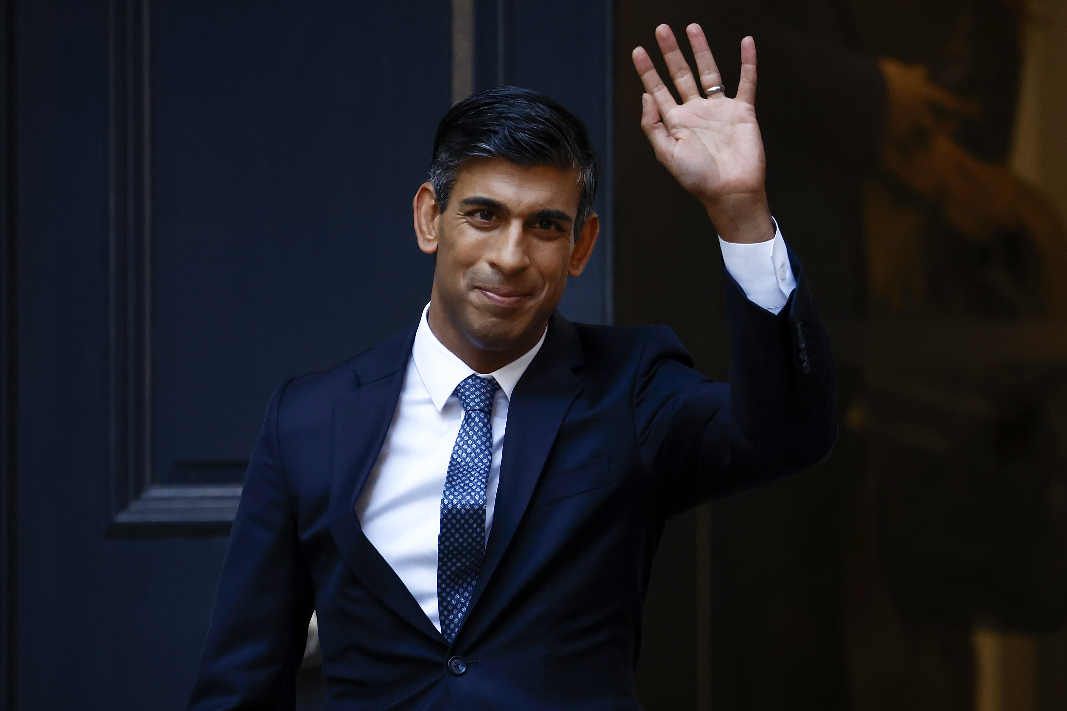 UK's Rishi Sunak inherits a country in crisis as he takes over as prime  minister