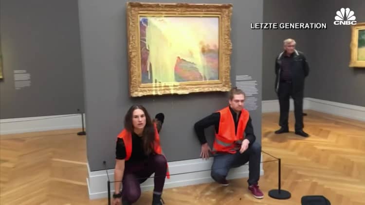 Police arrest German climate protesters who threw mashed potatoes at Monet painting