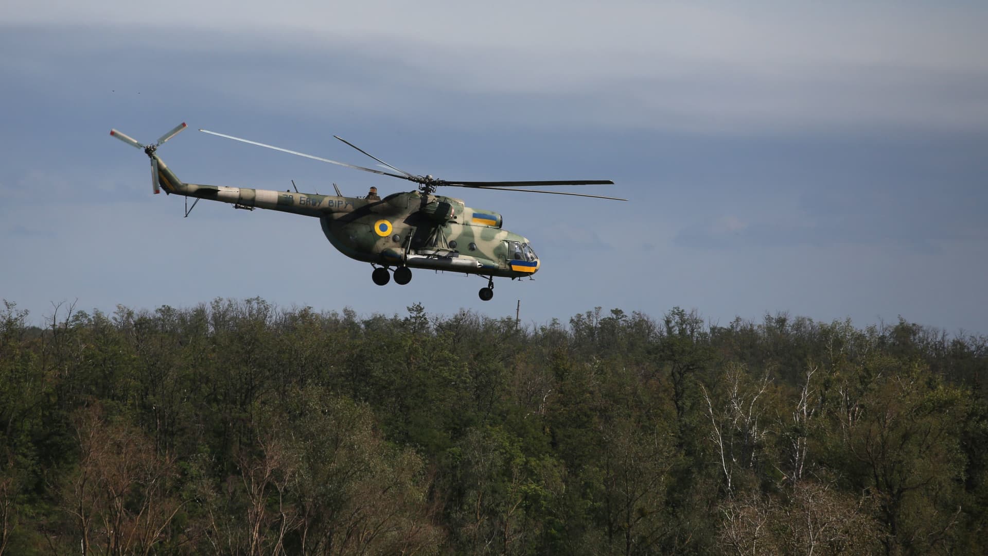 A Ukrainian helicopter flies in Donetsk region, on September 22, 2022.