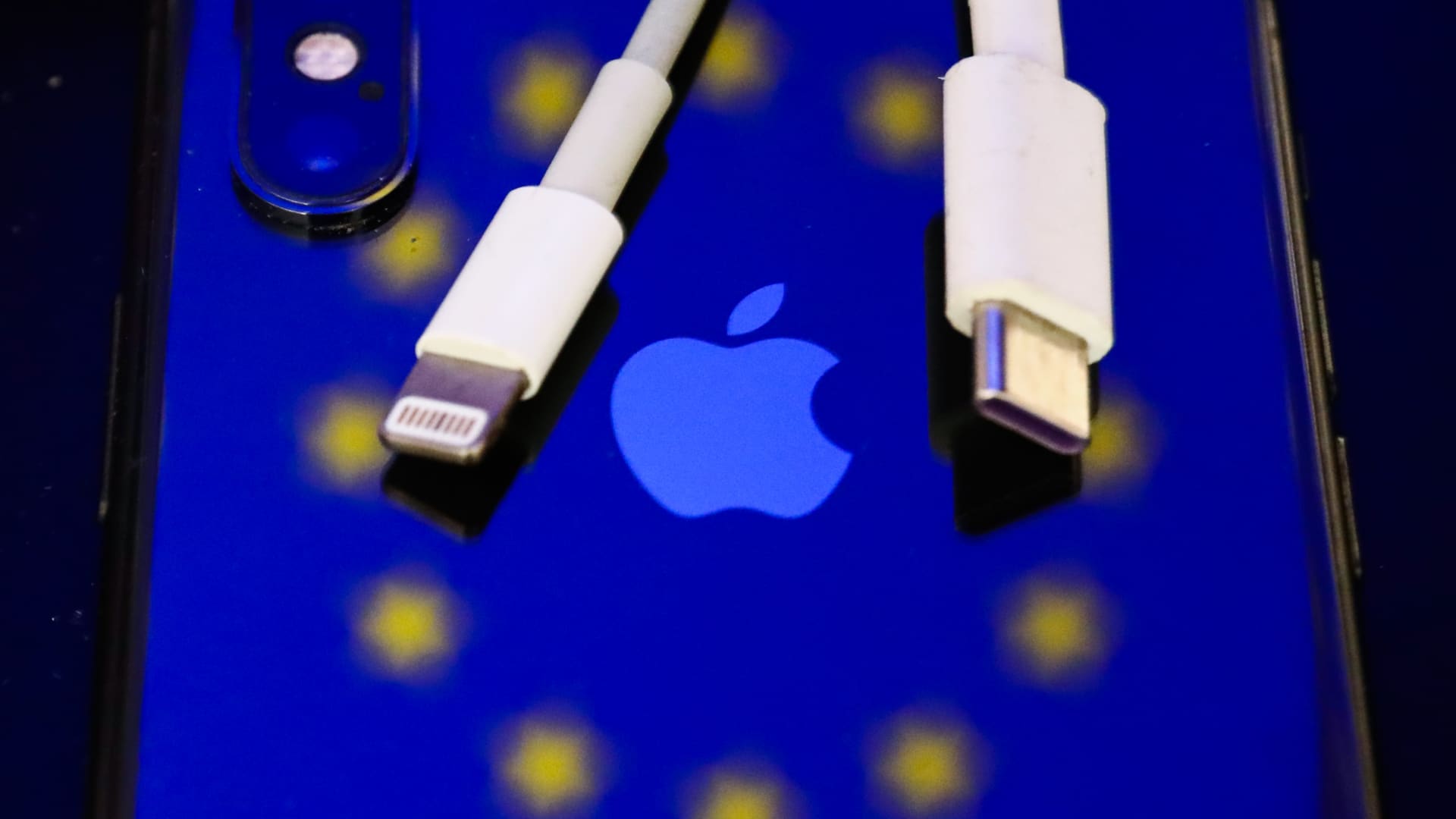 iPho<em></em>nes will get USB-C charging after Apple says it will have to comply with EU law