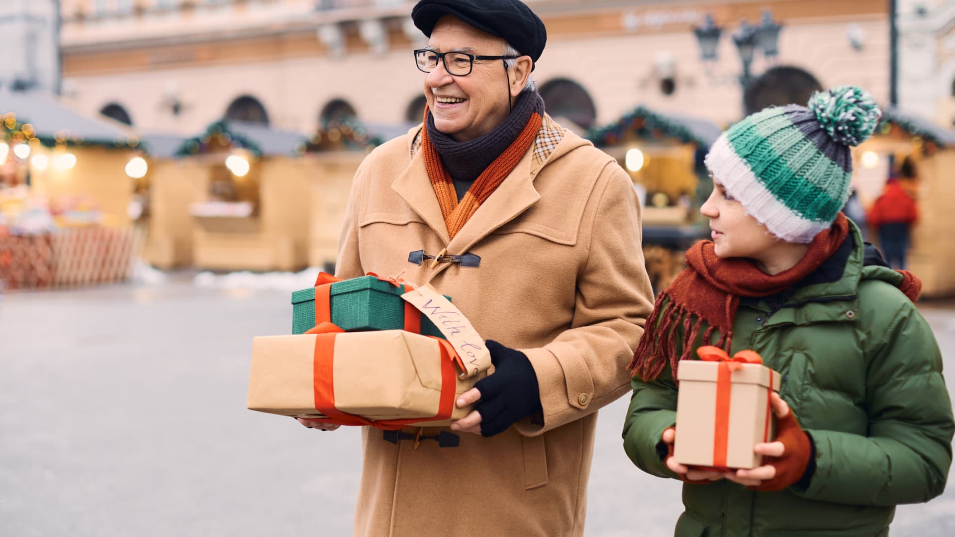 Holiday sales, shopping advice for small businesses in 2022