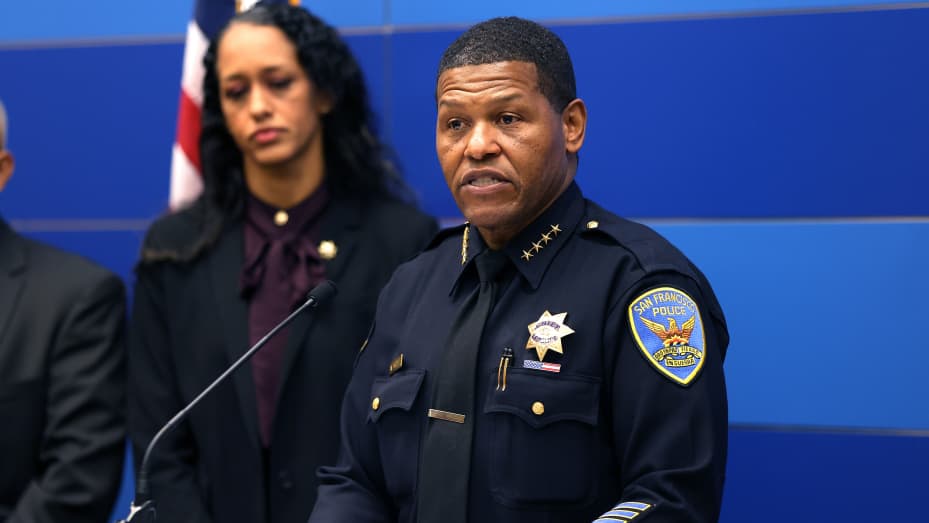San Francisco police chief Bill Scott (R) speaks to reporters about the break in and attack at the home of U.S. Speaker of the House Nancy Pelosi (D-CA) on October 28, 2022 in San Francisco, California.