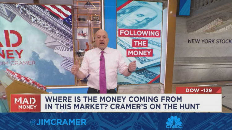 Cramer urges caution on GameStop, says there are 'easier ways to make money