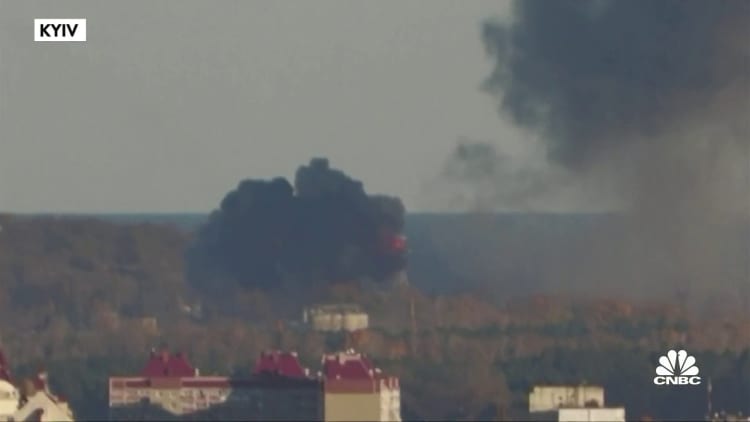 Russia unleashes a barrage of air strikes against civilian infrastructure in Ukraine