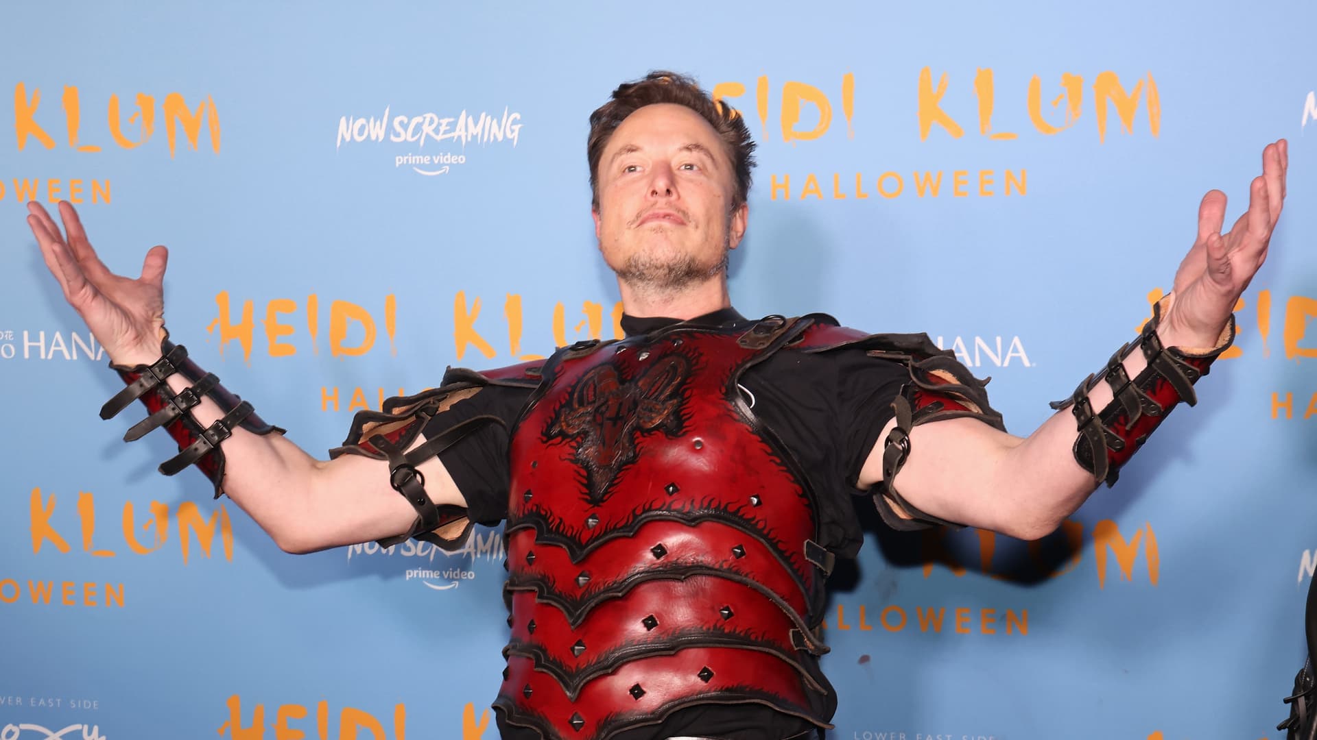 Elon Musk booed by crowd after Dave Chappelle brings him on stage at comedy gig