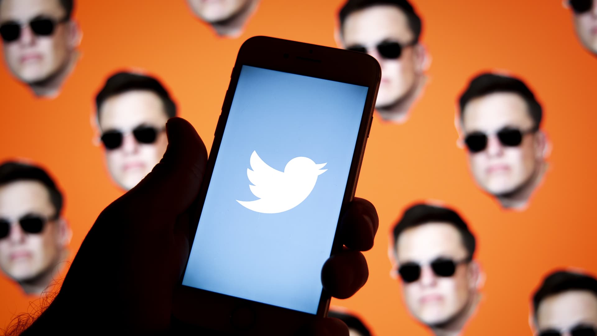 Ad giant IPG advises brands to pause Twitter spending after Musk takeover