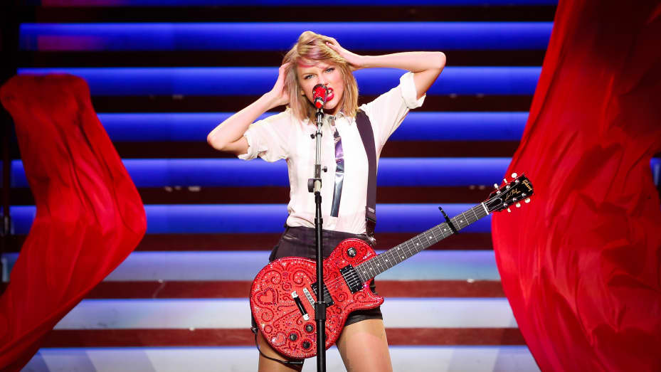 Profit komplet cirkulære Taylor Swift holds top 10 spots in Billboard Hot 100, announces tour