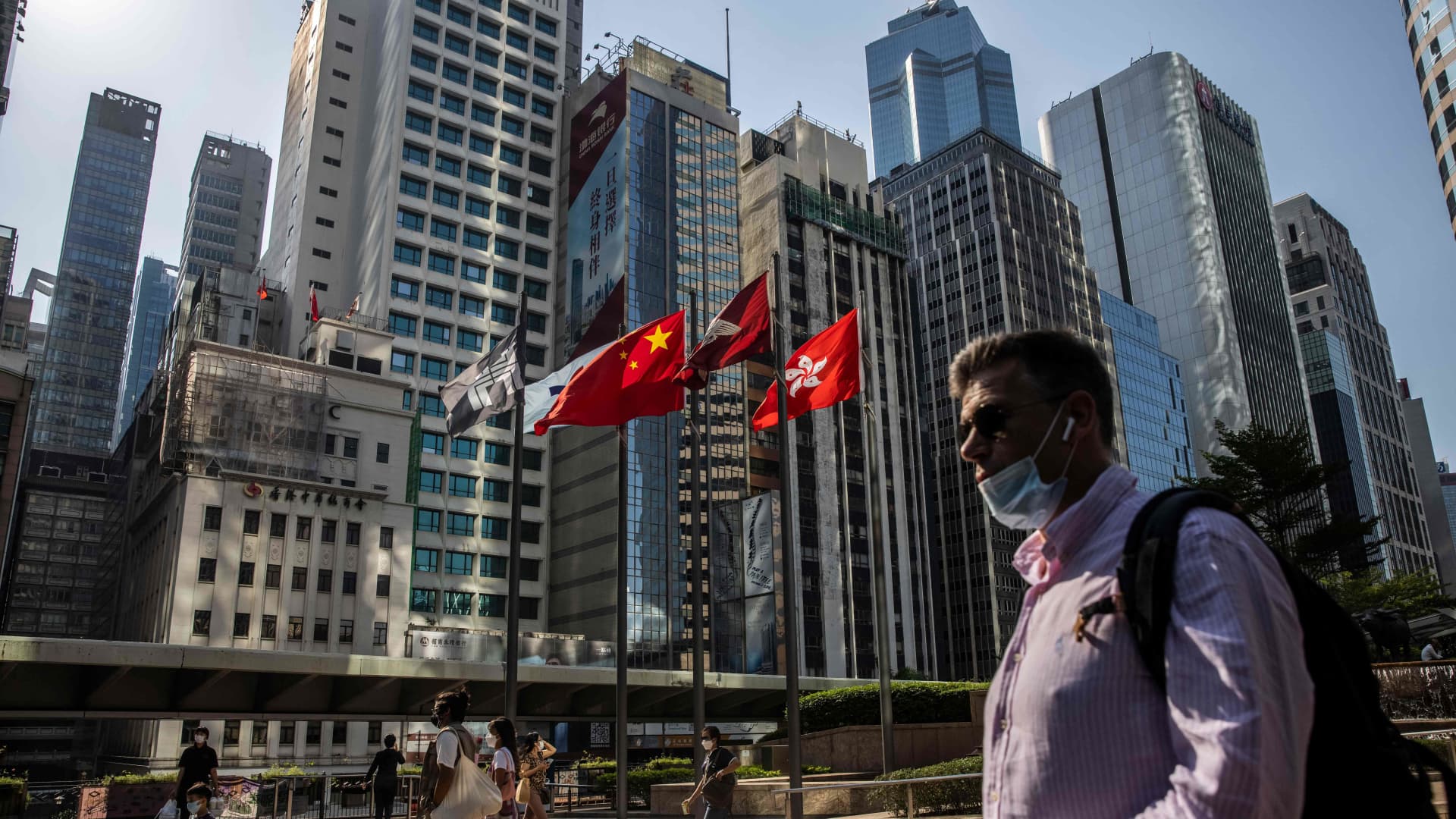 प्रमुख बैंक हांगकांग की अर्थव्यवस्था और चीन के विकास की संभावनाओं पर आशावादी हैं
