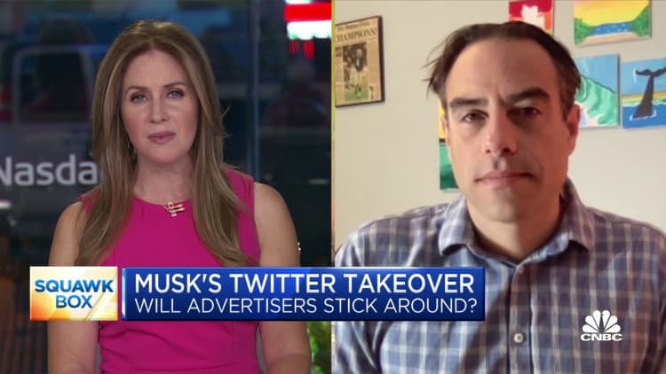 Ad elephantine  IPG advises brands to intermission  Twitter advertizing  aft  Musk takeover