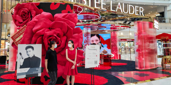 Thursday's sellers of Estee Lauder are missing the bigger picture