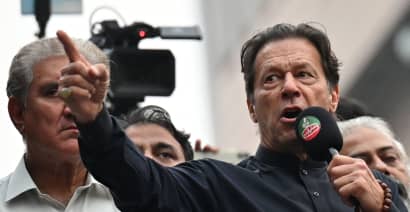 Pakistan court orders Imran Khan's release on bail, lawyer says