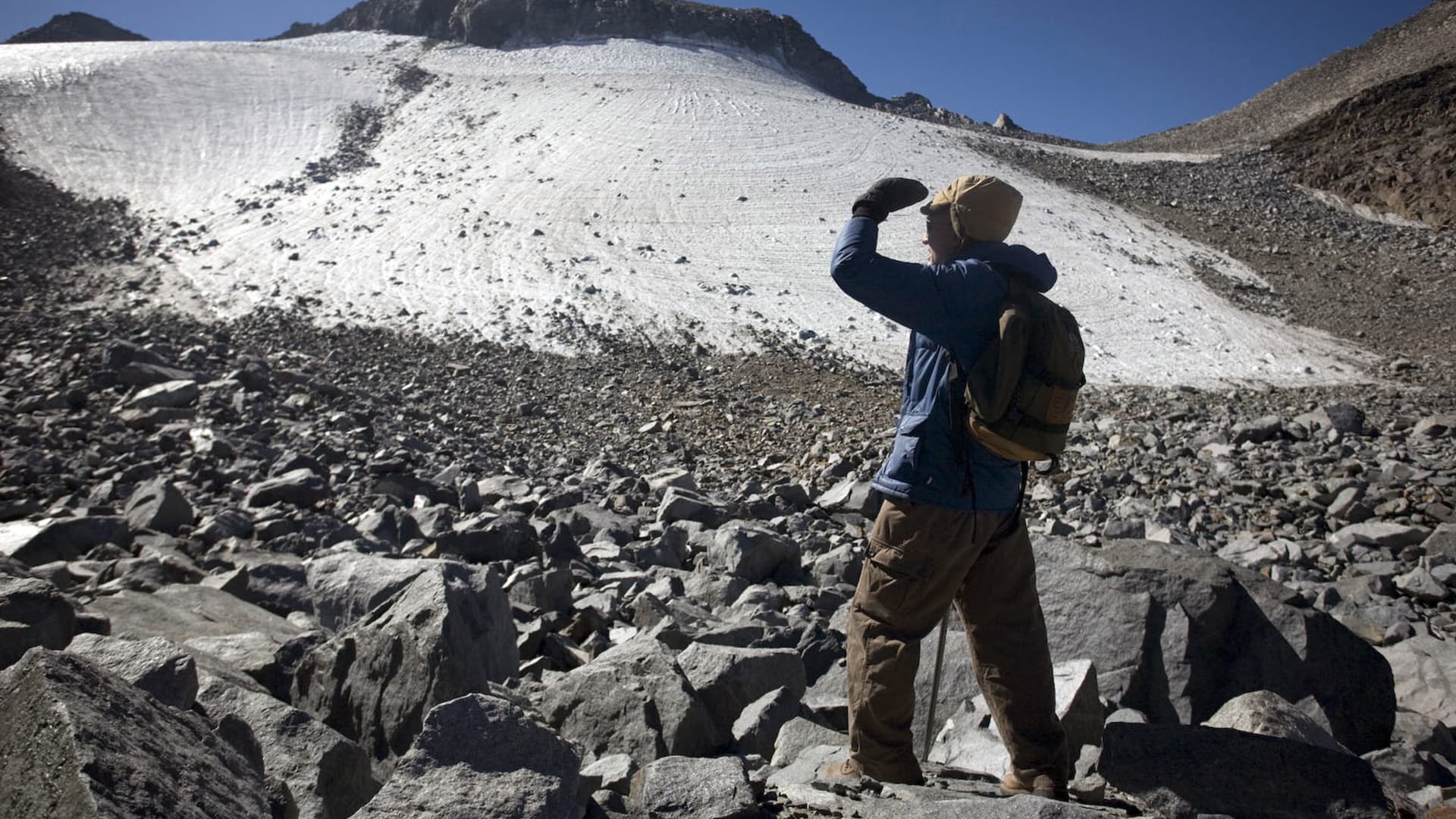 Hal Klieforth, 81, looks at Lyell glacier in Yosemite National Park om California, September 24, 2008.