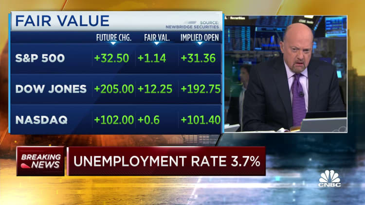 Jim Cramer reacts to October's strong jobs report: Investors can look for opportunities