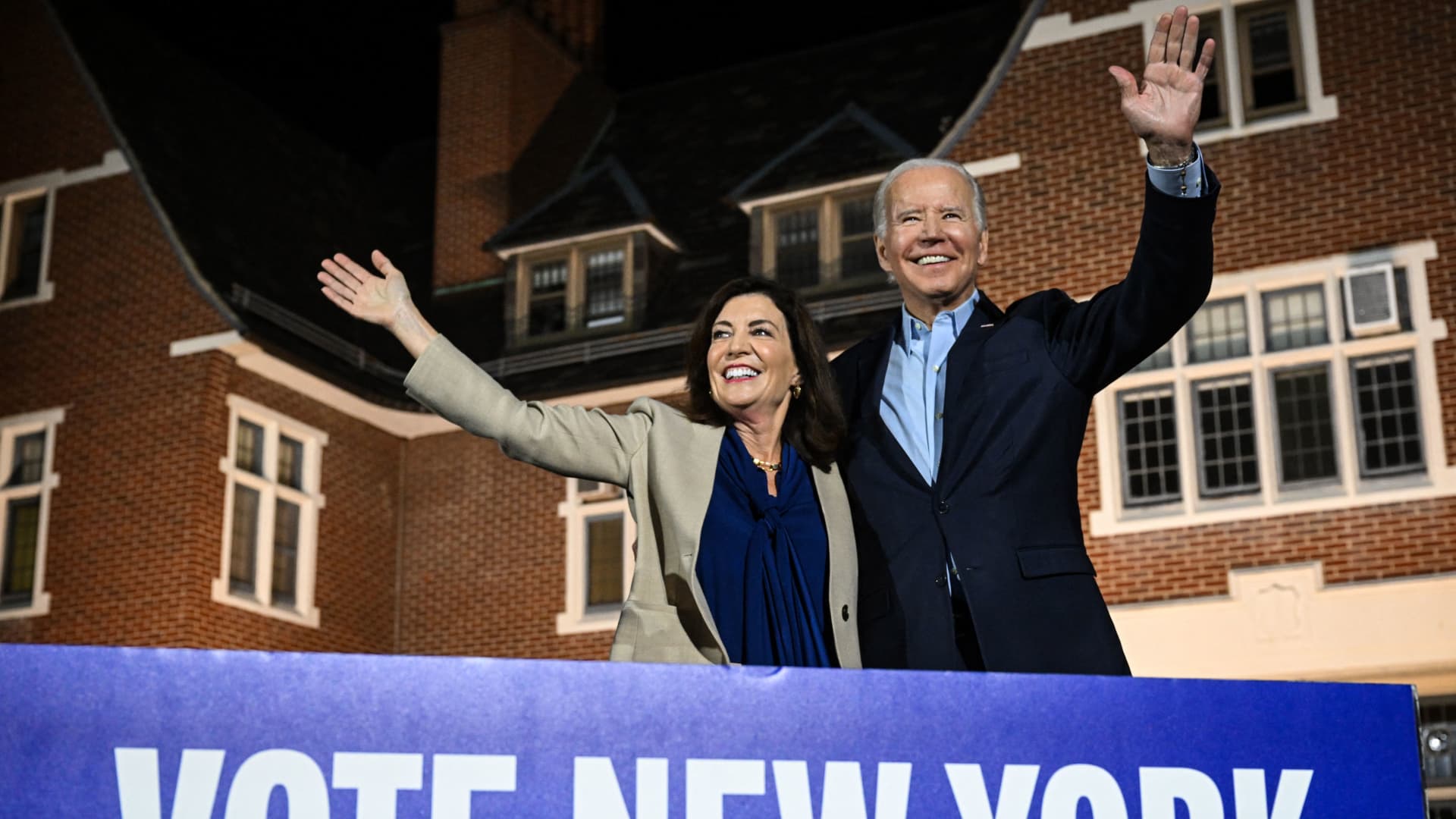 US President Joe Biden and New York Governor Kathy Hochul wave during a rally for Democratic candidates at Sarah Lawrence College in Bronxville, New York, November 6, 2022.