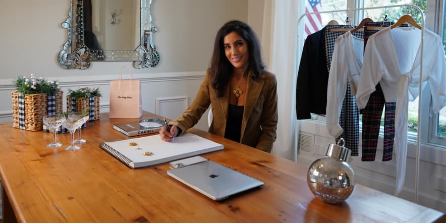 Jewelry designer who makes $41,000 a month from her side hustle: I only work 3 hours per day