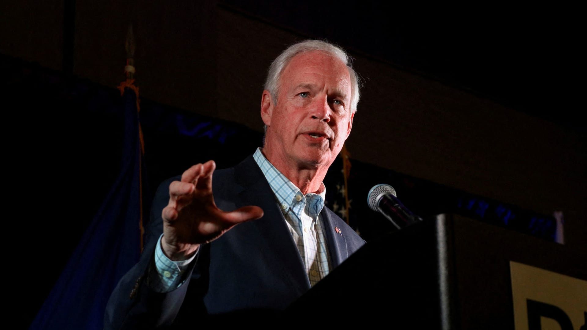 Republican Senator Ron Johnson (R-WI) thanks his supporters before leaving the venue of his election night party, while still awaiting results for U.S. midterm elections in Neenah, Wisconsin, U.S. November 9, 2022. 