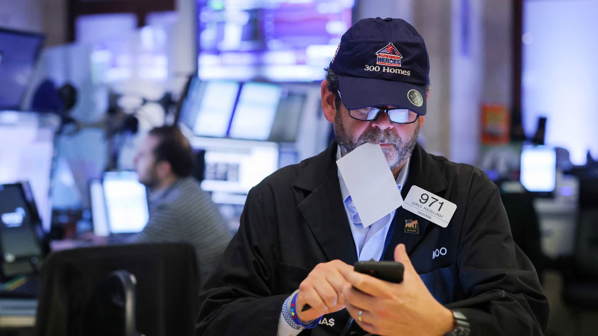 Stocks fall in 2022’s final trading session as Wall Street wraps up worst year since 2008