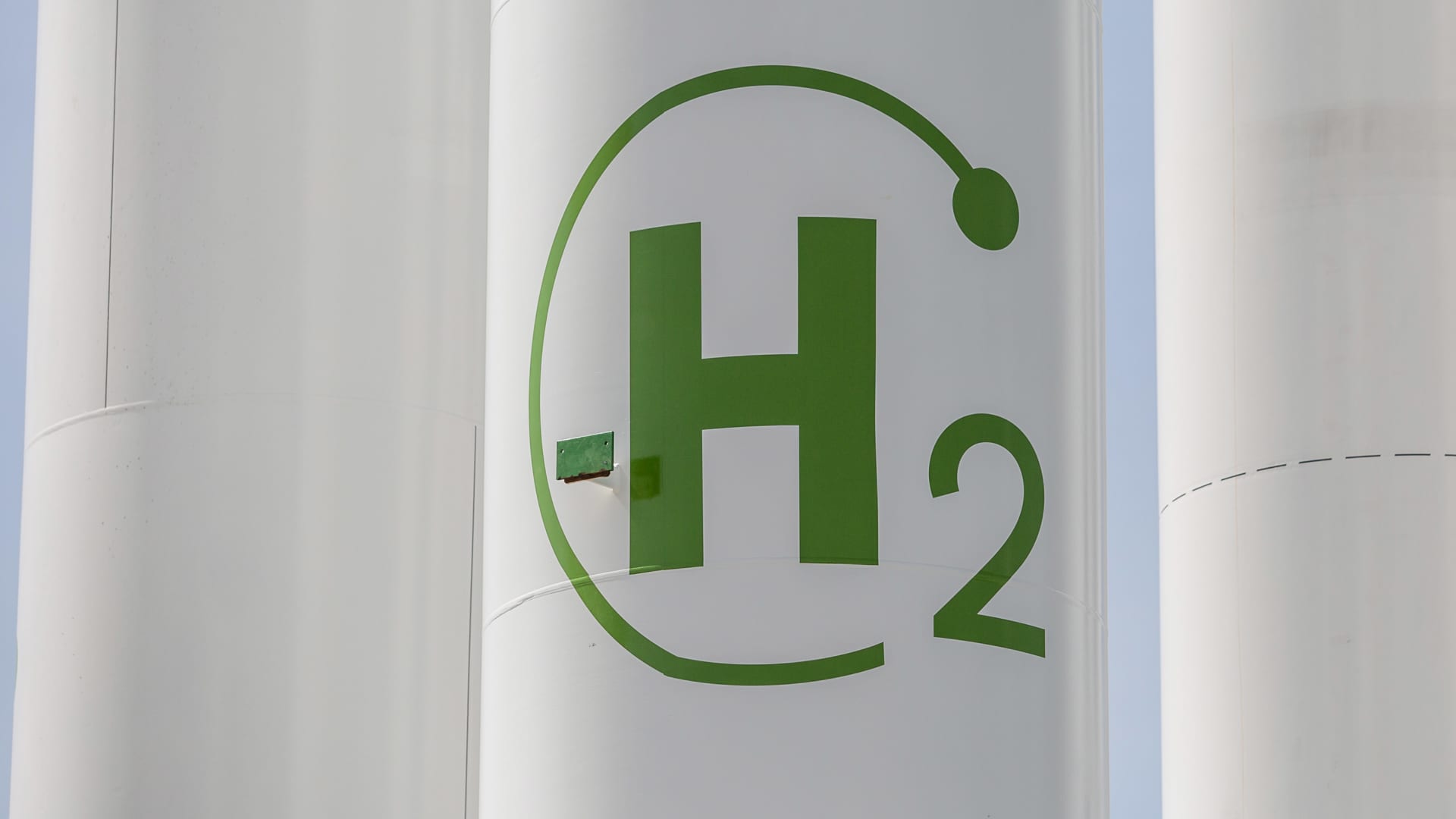 In Australia, firms plan 'super hub' to produce green hydrogen using wind and solar