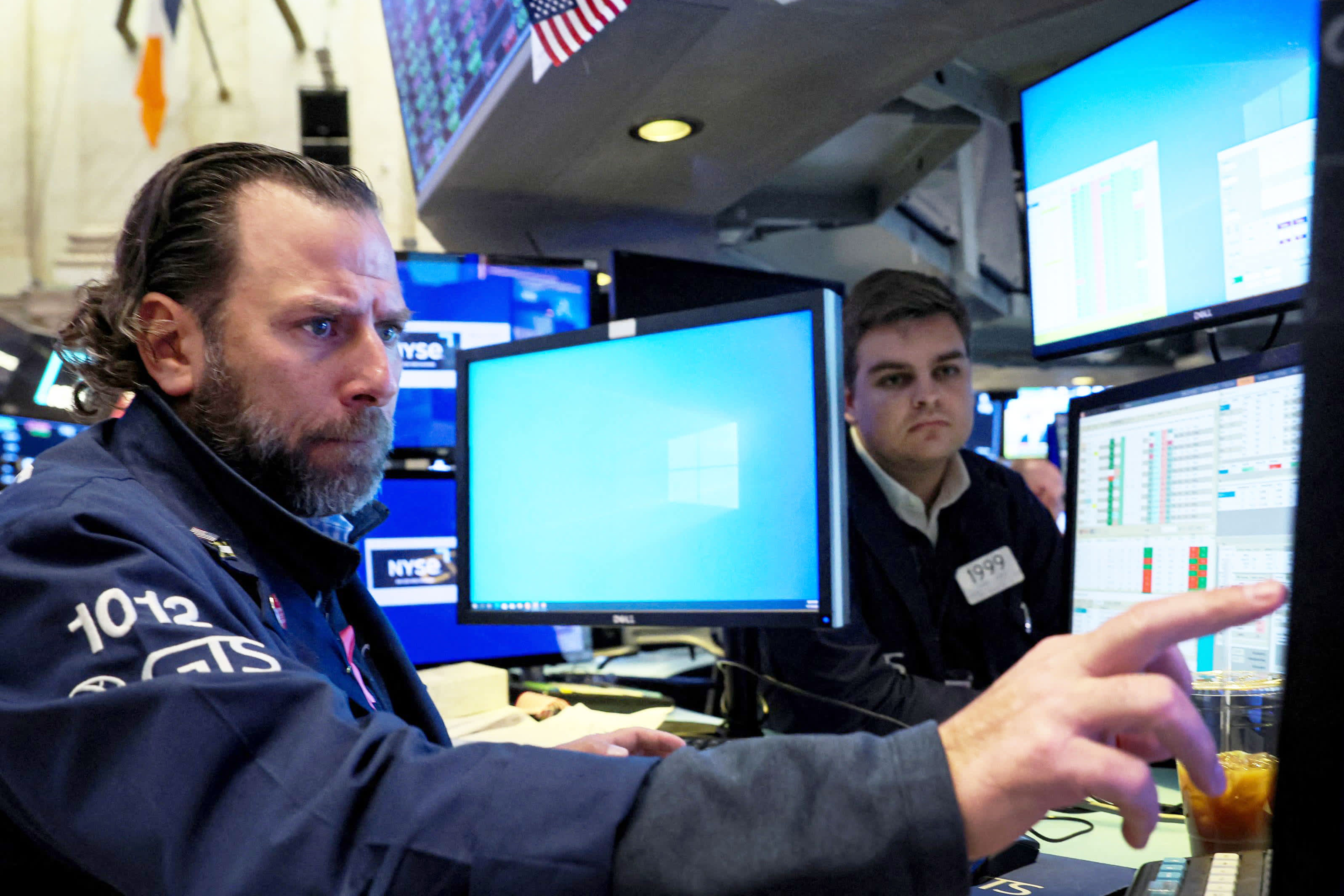 The stock market is trapped in a clear downtrend, and the situation could get worse